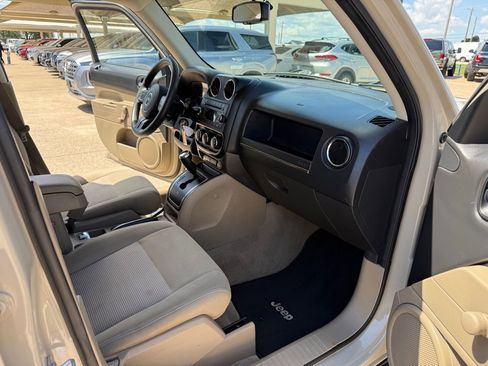Used 2017 Jeep Patriot Sport AWD/4WD image 17