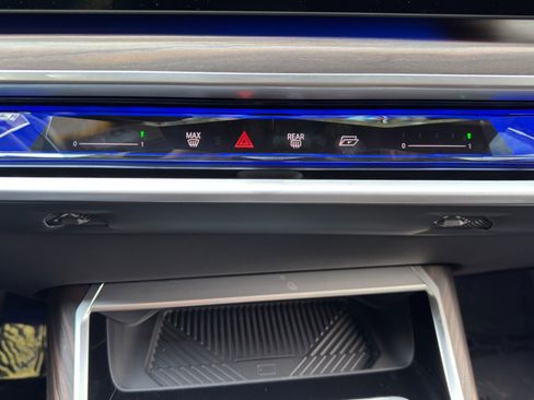 Used 2023 BMW i7 xDrive60 w/ Executive Package 2 AWD/4WD image 33