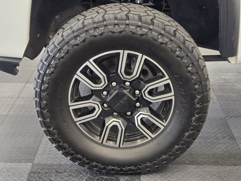 Used 2020 GMC Sierra 2500 AT4 w/ AT4 Premium Package AWD/4WD image 10