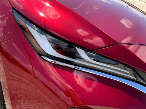 Used 2024 Toyota Venza Limited image 25