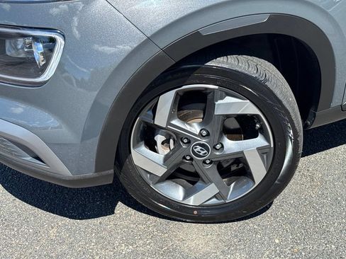 Certified 2025 Hyundai Venue Limited FWD image 2