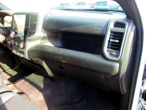 Used 2024 RAM 2500 Tradesman w/ Chrome Appearance Group image 11