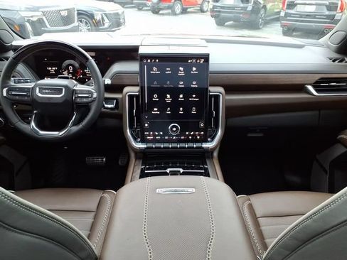 Used 2025 GMC Yukon Denali Ultimate AWD/4WD image 19