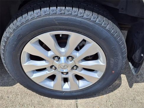 Used 2020 Toyota Sequoia Platinum image 22