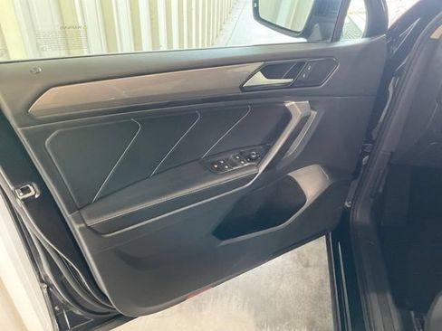Used 2023 Volkswagen Tiguan SE FWD image 4