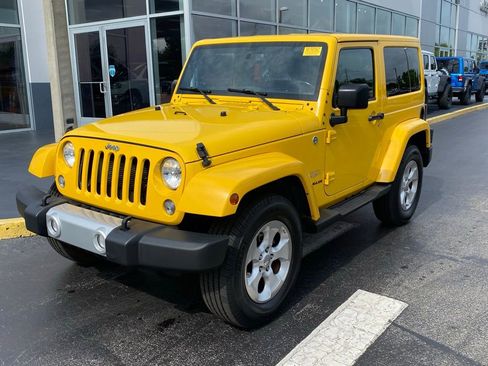 Used 2015 Jeep Wrangler Sahara w/ Connectivity Group AWD/4WD image 4