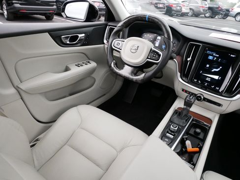 Used 2021 Volvo S60 T5 Momentum w/ Premium Package AWD/4WD image 9
