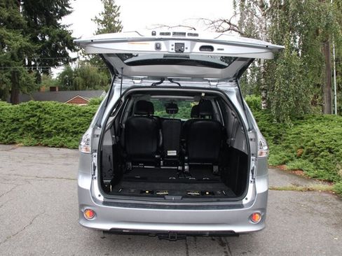 Used 2015 Toyota Sienna SE w/ SE Preferred Package FWD image 20