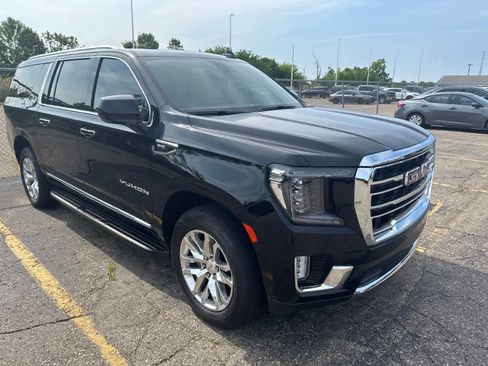 Used 2023 GMC Yukon XL SLT AWD/4WD image 6