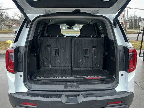 Used 2023 GMC Acadia SLE w/ Driver Convenience Package FWD image 16