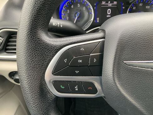 Used 2020 Chrysler Voyager Lxi image 27