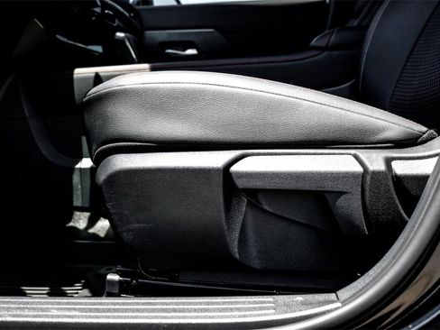 New 2025 Nissan Kicks SR image 8