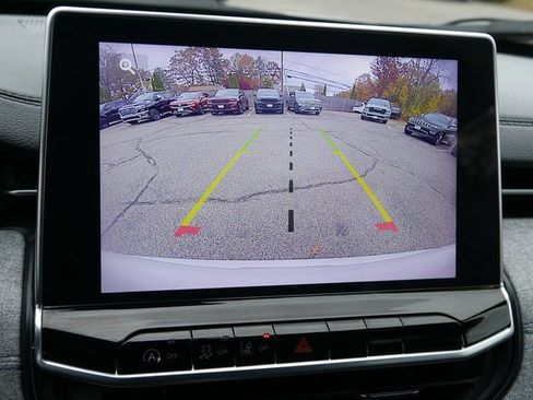 Used 2024 Jeep Compass Latitude image 17