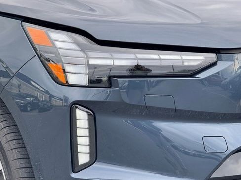 New 2025 Volvo EX90 Plus w/ Protection Package Premier image 3