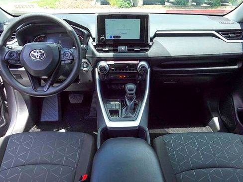 Used 2025 Toyota RAV4 XLE AWD/4WD image 22