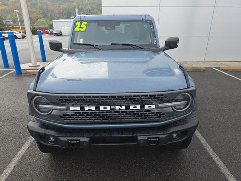 New 2025 Ford Bronco Badlands image 9