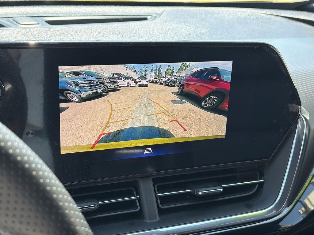 Used 2025 Chevrolet Trax RS w/ Driver Confidence Package FWD image 14