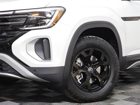 New 2026 Volkswagen Atlas Peak Edition image 3