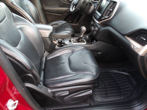 Used 2016 Jeep Cherokee Limited image 7