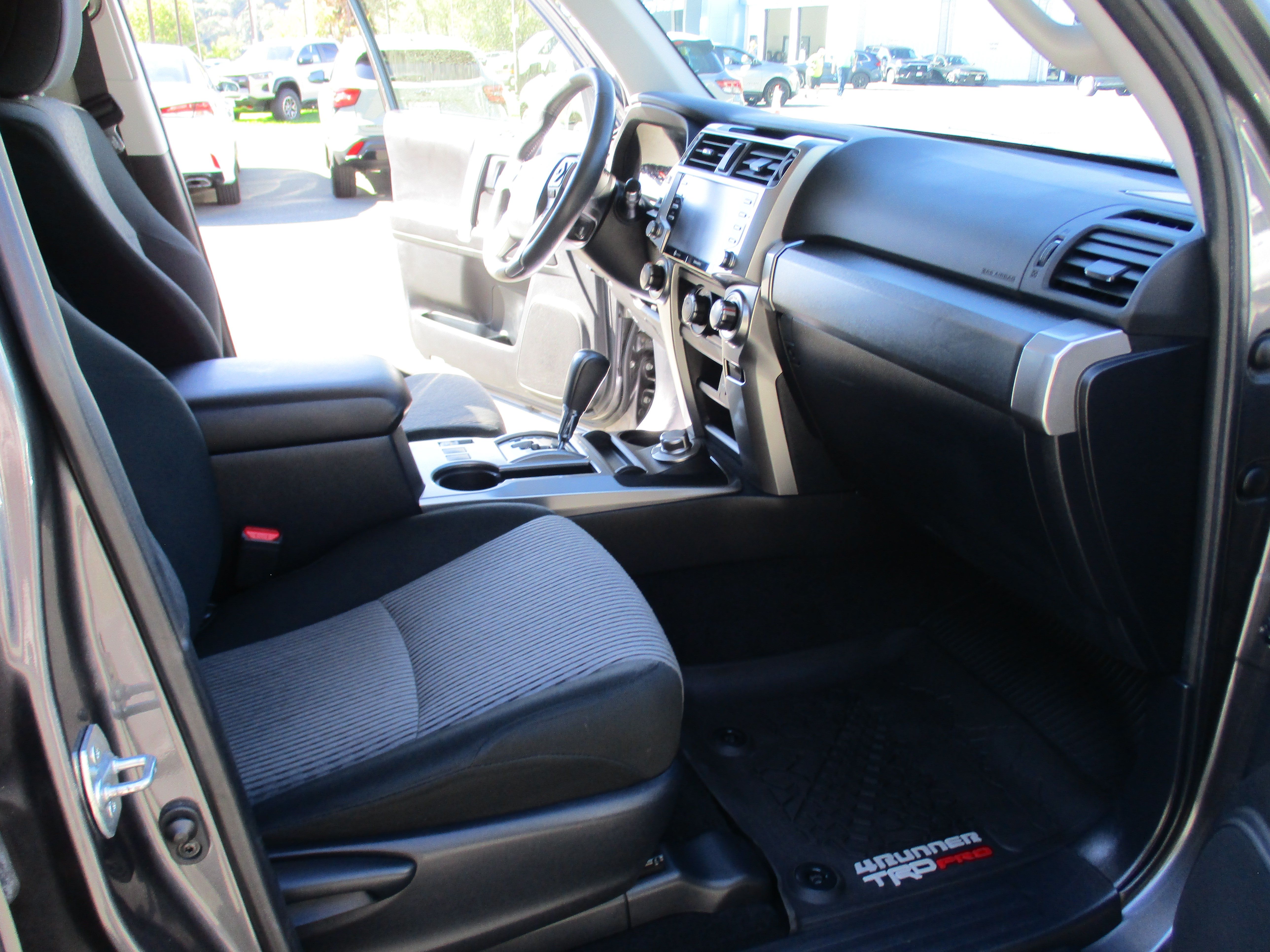 Used 2022 Toyota 4Runner SR5 AWD/4WD image 15