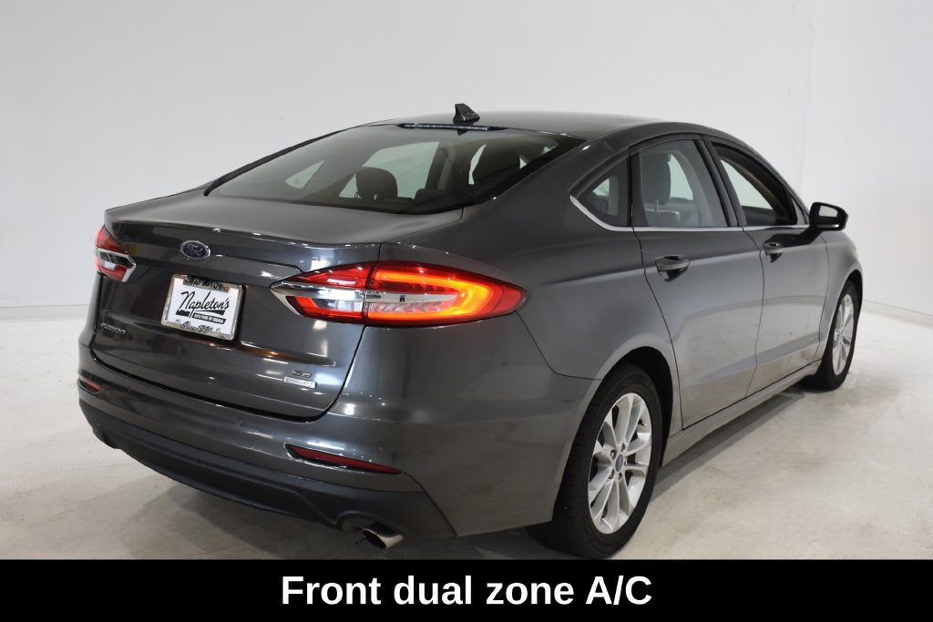 Used 2020 Ford Fusion SE FWD image 4
