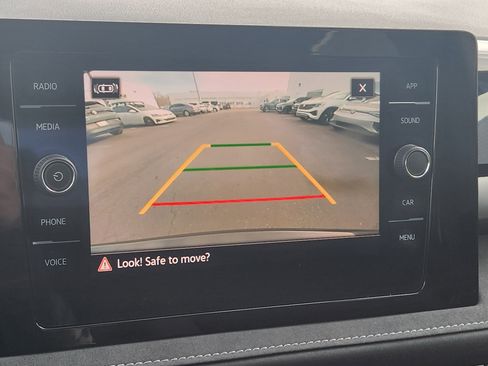 Certified 2025 Volkswagen Taos SE image 30