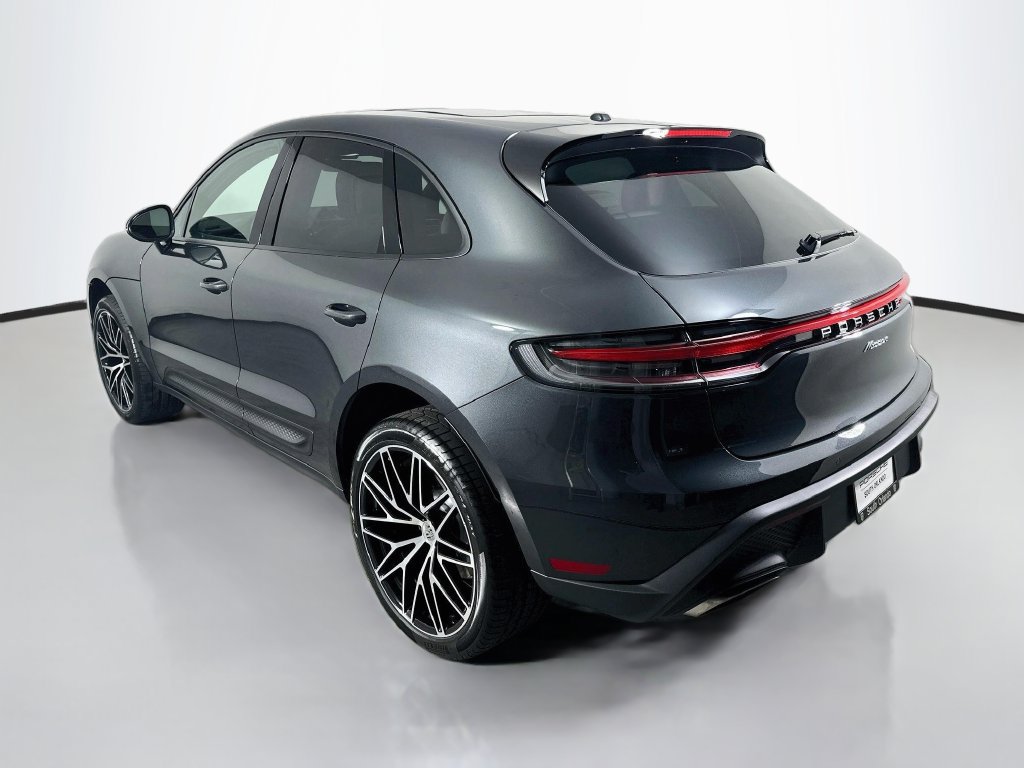 Certified 2026 Porsche Macan AWD/4WD image 3