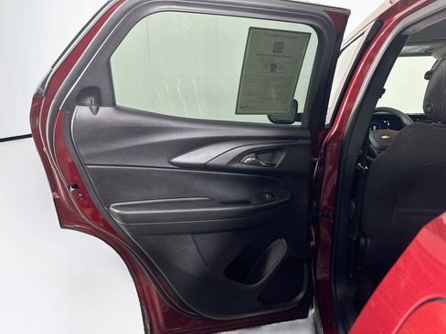 Used 2025 Chevrolet TrailBlazer LT FWD image 25