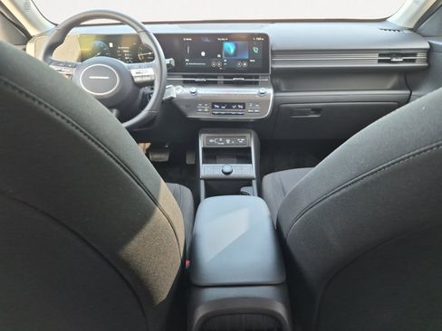 Used 2025 Hyundai Kona SEL FWD image 3