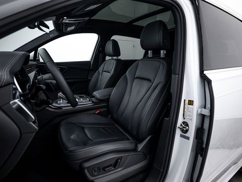 Certified 2025 Audi Q7 Premium w/ Convenience Package image 13