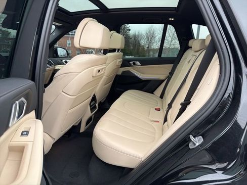 Used 2022 BMW X5 xDrive40i w/ Luxury Seating Package image 16