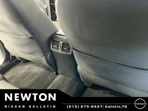 Used 2018 Nissan Rogue S FWD image 13