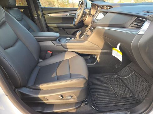 New 2025 Cadillac XT5 Luxury image 6