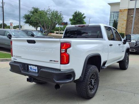 Used 2024 Chevrolet Silverado 2500 ZR2 w/ Technology Package AWD/4WD image 3