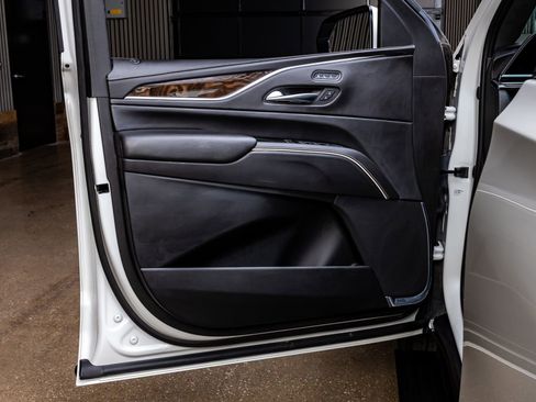 Used 2022 Cadillac Escalade ESV Sport Platinum image 32