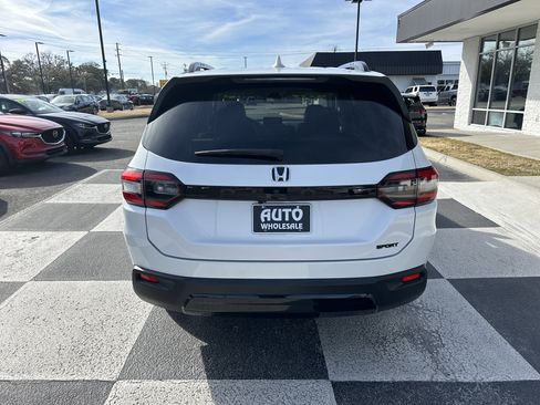 Used 2024 Honda Pilot LX image 4