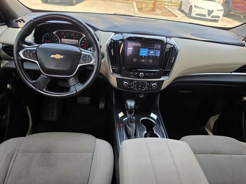 Used 2022 Chevrolet Traverse LT FWD image 8