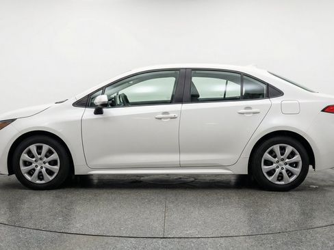 Used 2025 Toyota Corolla LE FWD image 5