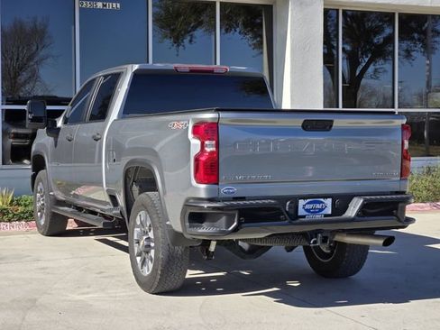 Used 2024 Chevrolet Silverado 2500 Custom w/ Custom Value Package image 5