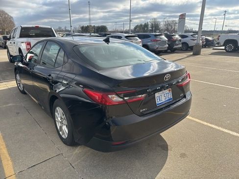 Used 2025 Toyota Camry LE image 18