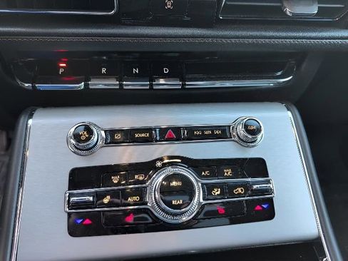 Used 2023 Lincoln Aviator AWD w/ Premium Package image 22