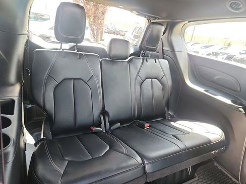 Used 2025 Chrysler Voyager LX FWD image 33