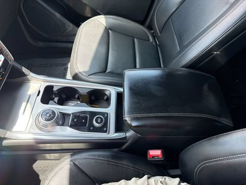 Used 2020 Ford Explorer XLT w/ Equipment Group 202A AWD/4WD image 20