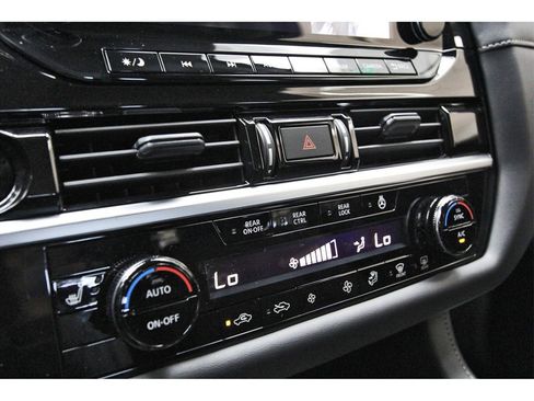 New 2025 Nissan Pathfinder SL image 18