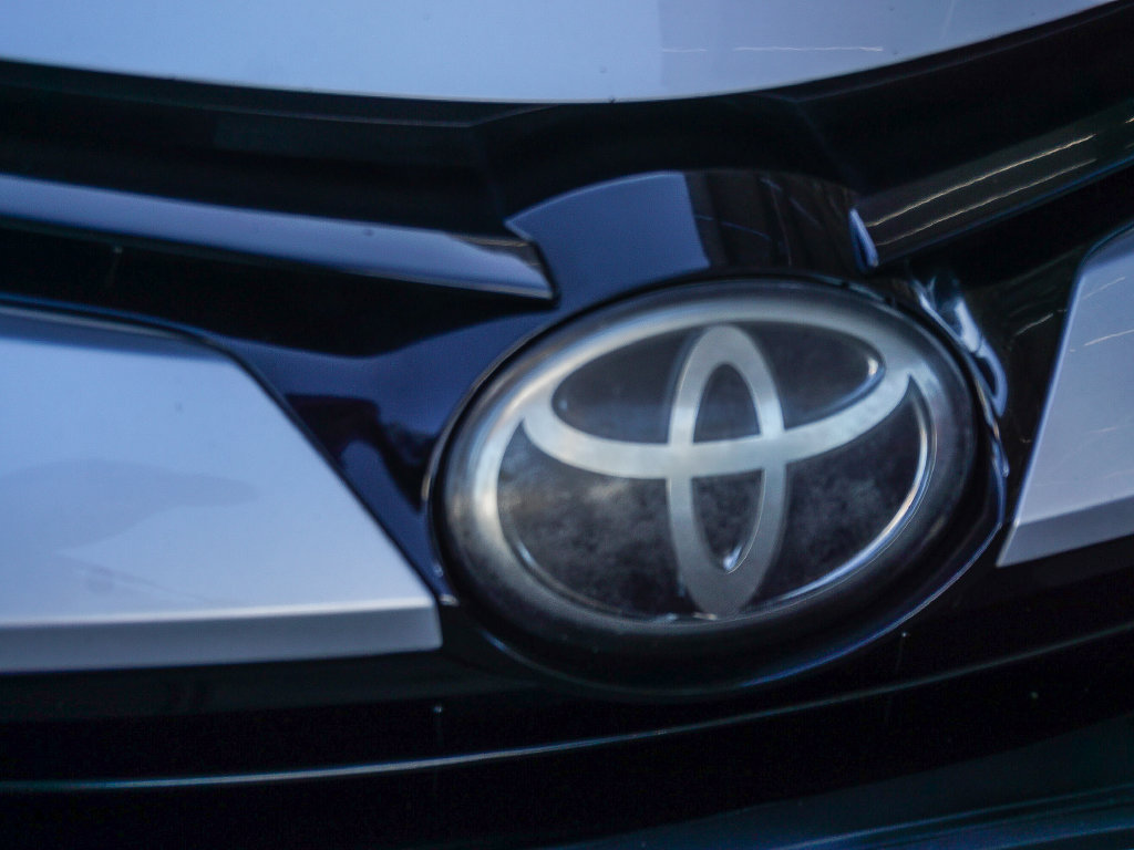 Used 2018 Toyota Corolla LE w/ Protection Package FWD image 12