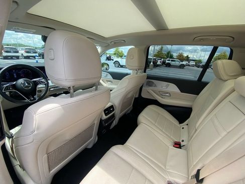 Used 2024 Mercedes-Benz GLS 450 4MATIC image 23