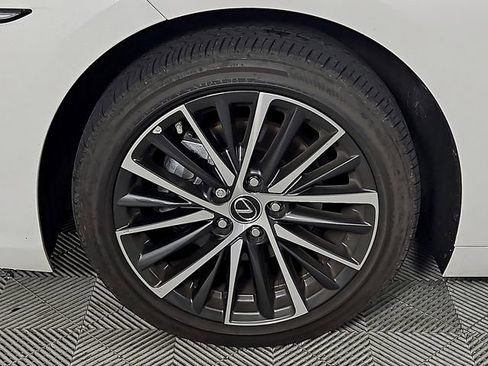 Certified 2025 Lexus ES 350 w/ Premium Package image 9