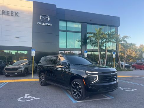 Used 2025 Chevrolet Suburban RST w/ Comfort Package image 6