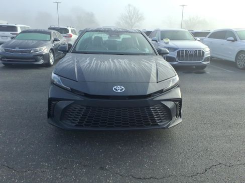 Used 2025 Toyota Camry SE image 6