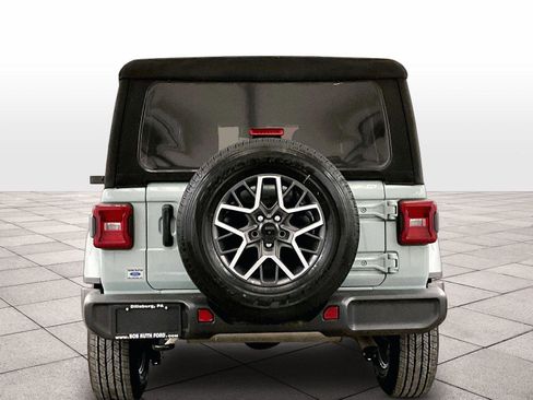 Used 2024 Jeep Wrangler Unlimited Sahara AWD/4WD image 4